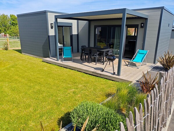 Outdoor dining - Chalet "sable Fin" à 300m de la Plage Gold Beach (ASNELLES)