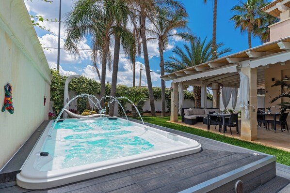 Bain à remous extérieur