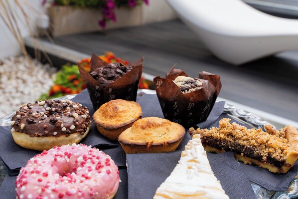 A variety of pastries on a tray. - B&B Annita - Porto Cesareo (Porto Cesareo)