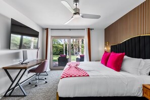 4 bedrooms, desk, iron/ironing board, free WiFi