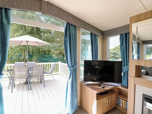 Paws and Paths: A 3-Bedroom Retreat in Fritton