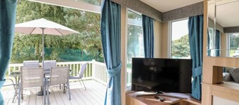 Paws and Paths: A 3-Bedroom Retreat in Fritton