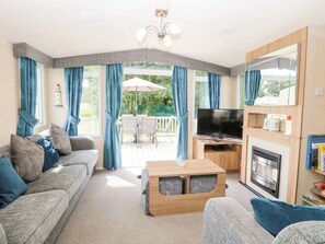 TV - Dog Friendly 3 Bedroom Static Caravan in Fritton (Bradwell)