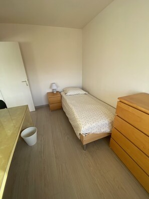 3 quartos, ferros/tábuas de passar roupa, Wi-Fi, roupa de cama