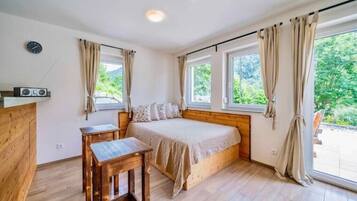 2 bedrooms, travel crib, WiFi, bed sheets