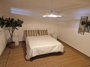 4 Schlafzimmer, Bügeleisen/Bügelbrett, kostenloses WLAN, Bettwäsche