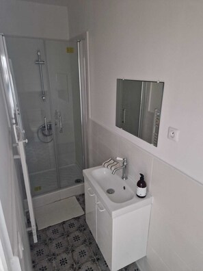 Shower, hair dryer, towels, soap