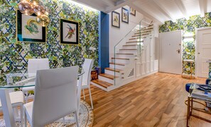 2 bedrooms, iron/ironing board, free WiFi - Glow (Como)