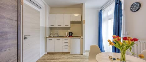 Studio familial (Apartments Jantar Studio 2) | Cuisine privée | Réfrigérateur, surface de cuisson, bouilloire électrique