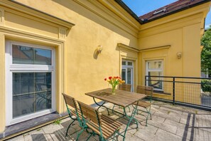 Family Studio (Apartments Jantar Studio 2) | Outdoor dining - Jantar Apartments (Novo Mesto)