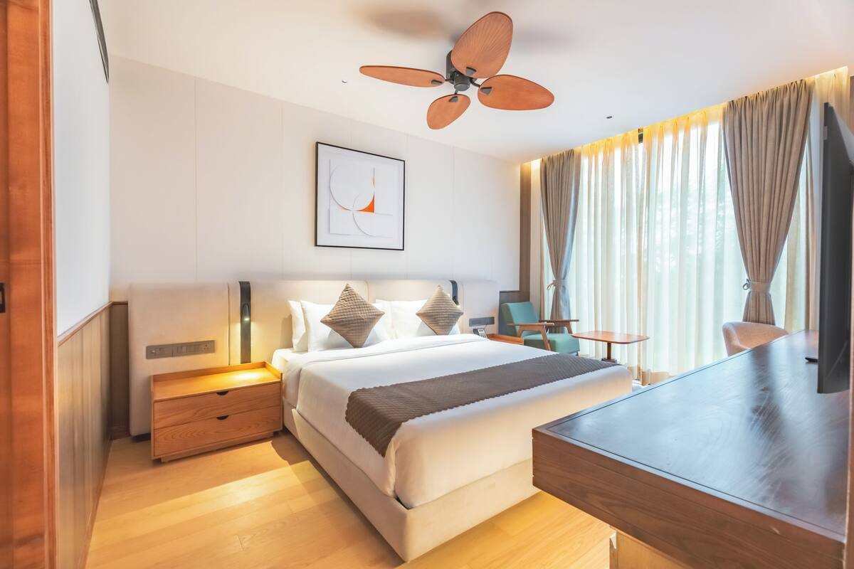 Chambre | Bureau, rideaux dâobscurcissement, systĂšme dâinsonorisation