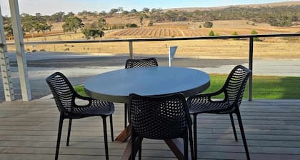 Neagles Retreat Villa 7 - 1 bedroom plus a sofa bed