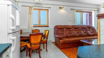 Apartment (Two Bedroom Apartment with Terrace an) | Ruang makan