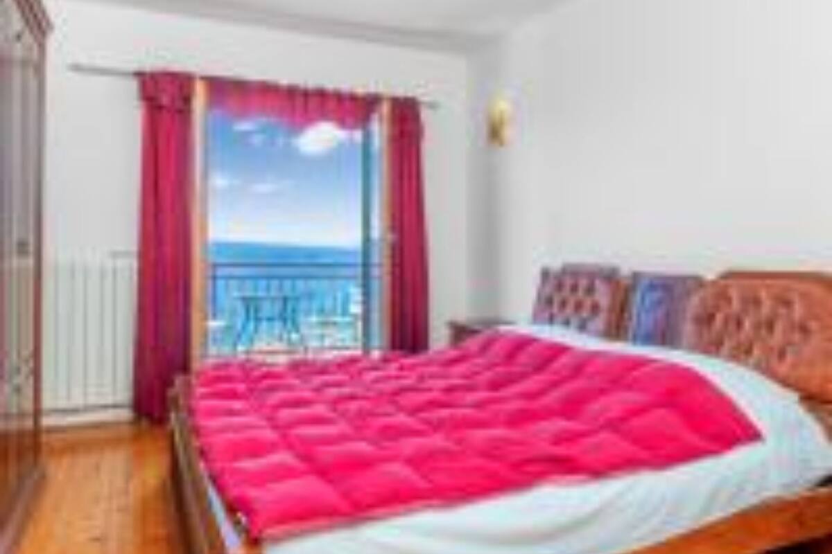 Lägenhet (Three Bedroom Apartment with Balcony ) | 10 sovrum och gratis wi-fi