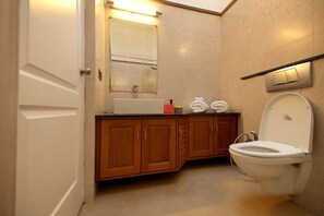 Dusj, bidé og håndklær