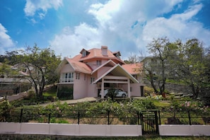 Front of property - Akkandi Veedu Fairy Falls by XACRO (Kodaikanal)