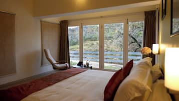 Family Room | Peralatan tempat tidur premium, meja, Wi-fi percuma