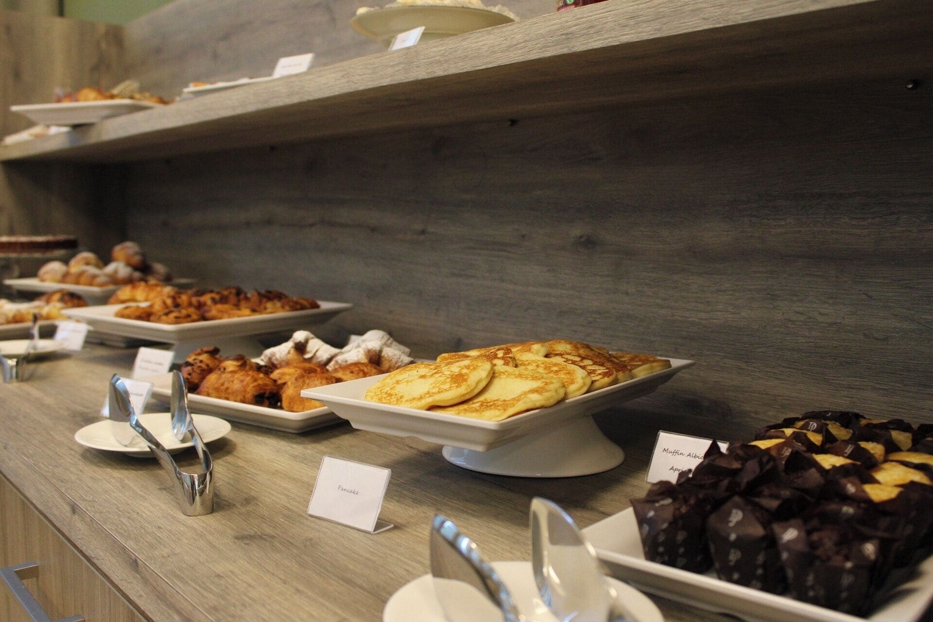 Daily buffet breakfast for a fee