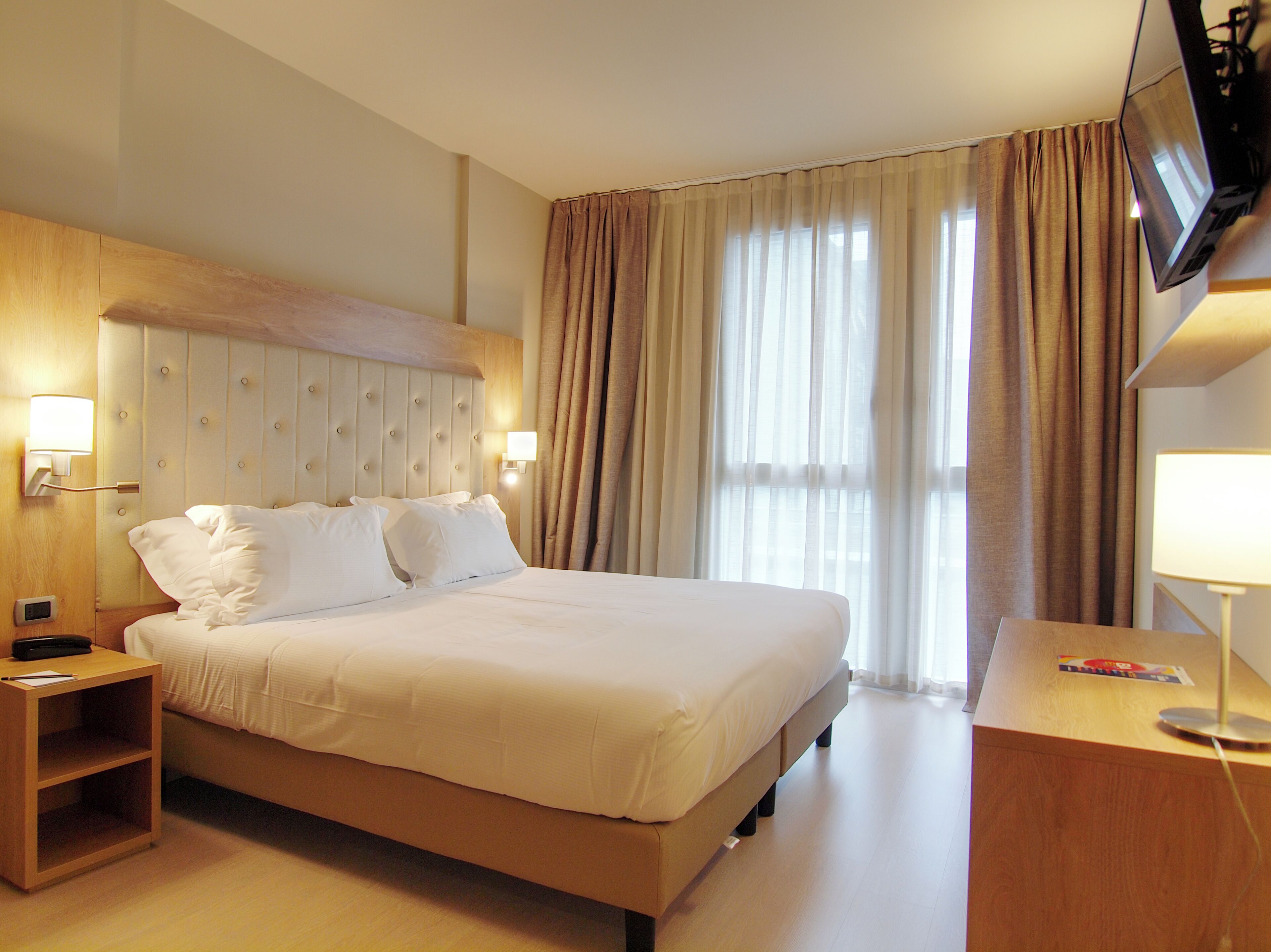 Couette en duvet d'oie, minibar, coffres-forts dans les chambres, bureau