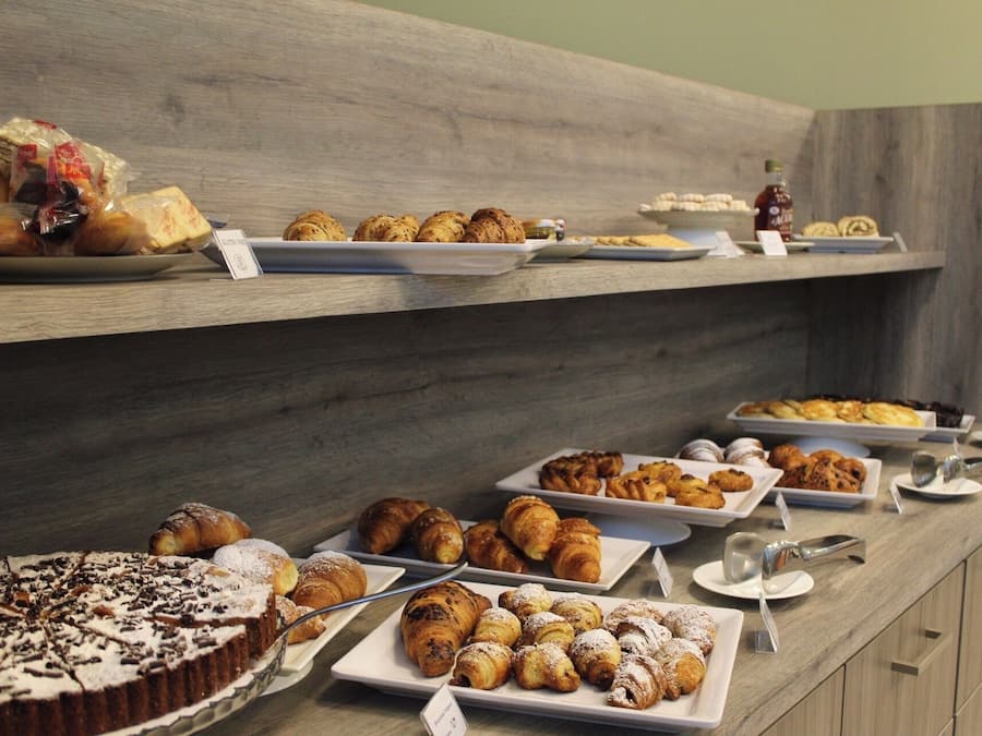 Frokostbuffé hver dag (EUR 15 per person)