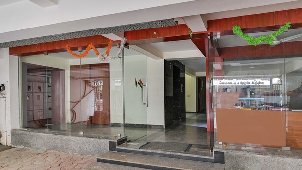 Property entrance - OYO Meenaachi Inn (Chennai)
