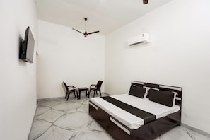 Classic Room | Desk, free WiFi - OYO Meenaachi Inn (Chennai)