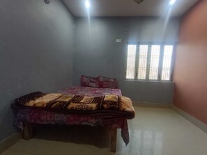 Classic Room - OYO Home Rk Homes (Faizabad)