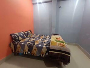 Classic Room - OYO Home Rk Homes (Faizabad)