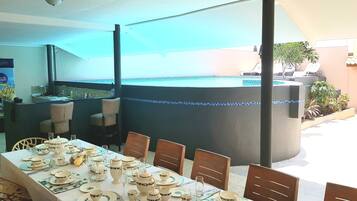 Habitación Confort, vista al patio | Sábanas de algodón egipcio y ropa de cama de alta calidad