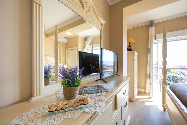 Interior - Villa Vinovo 3 En-suite Bedroom Apartment (Kastela)