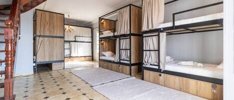 1 soverom, safe på rommet, strykejern/-brett og wi-fi