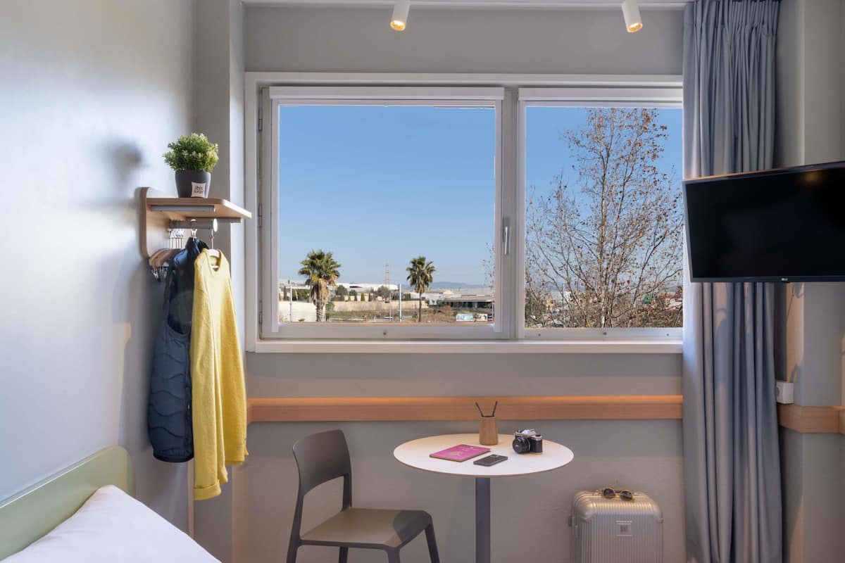 Blackout curtains, iron/ironing board, free cots/infant beds, free WiFi