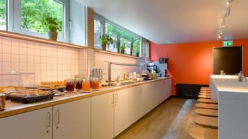 Buffet breakfast on weekends (EUR 13.5 per person)