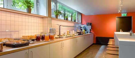 Morgenmadsbuffet i weekenden (13.5 EUR pr. person)