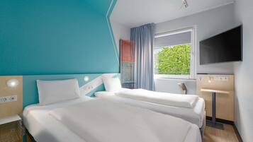 Small Twin Room, Private Bathroom (Clever Layout) | Hypo-allergenic bedding, desk, laptop workspace, free WiFi