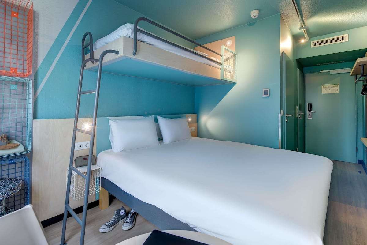 Dobbeltrom, privat bad (Clever Layout) | Allergitestet sengetøy, skrivebord og skrivebord for bærbar PC