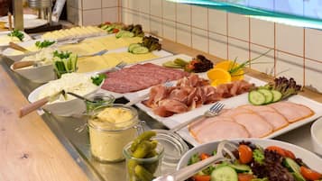 Desayuno buffet (con cargo) los fines de semana