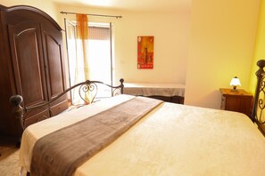 1 habitación, tabla de planchar con plancha, internet y ropa de cama 