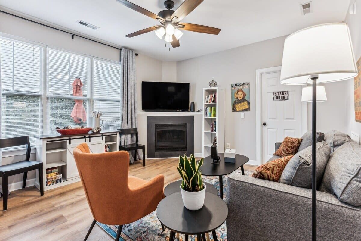 Smart TV, fireplace, offices