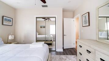 4 slaapkamers, een strijkplank/strijkijzer, gratis wifi, beddengoed