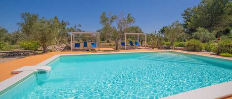 Piscine extérieure (ouverte en saison)