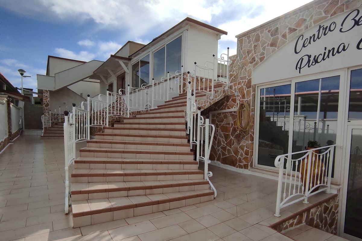 2 bedrooms, cots/infant beds, free WiFi, bed sheets