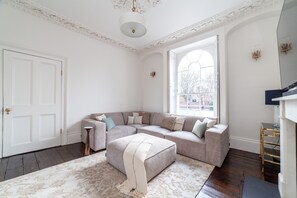 TV connectée de 37 pouces avec chaînes par satellite