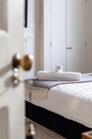 Cunas, wifi gratis y ropa de cama 