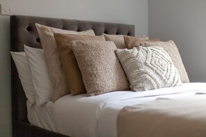 Free WiFi, bed sheets - Modern & Stylish House in Deptford (London)