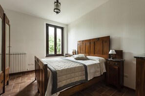 3 bedrooms, iron/ironing board, travel cot, free WiFi