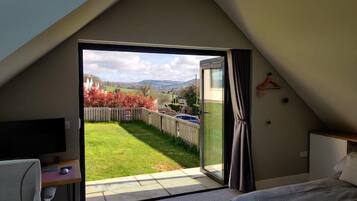 1 bedroom, desk, iron/ironing board, WiFi