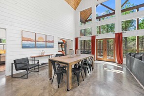 Dining - NEW! Modern Cabin - Hot Tub & Fire Pit - Sleeps 6! (Broken Bow)