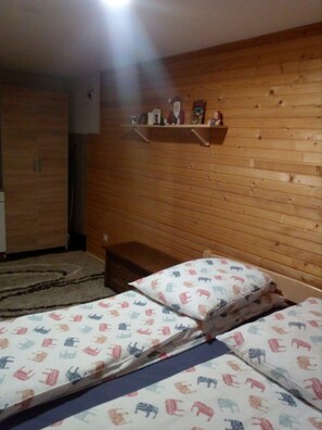 4 bedrooms, WiFi, bed sheets