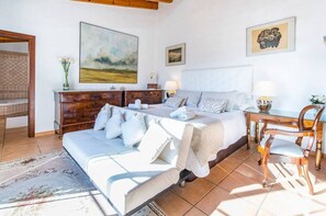 4 habitaciones, tabla de planchar con plancha y cuna de viaje